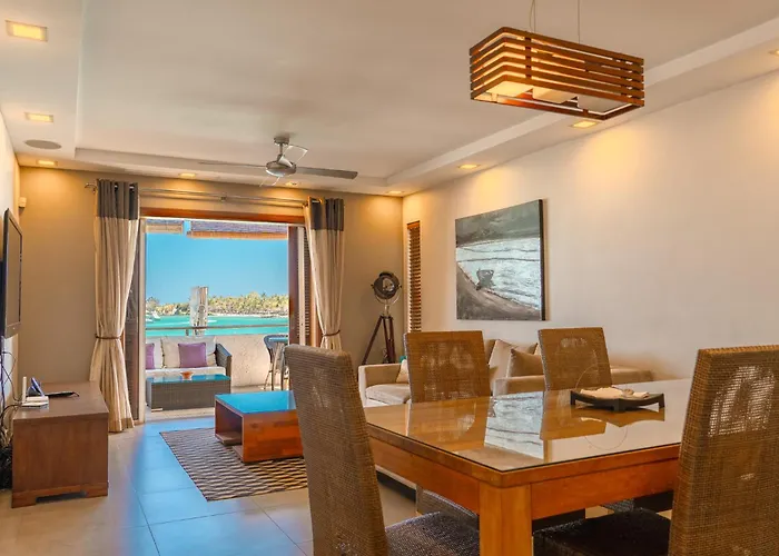 Beachfront Luxurious Stunning Sunset Boulevard Apartment, Grand Baie