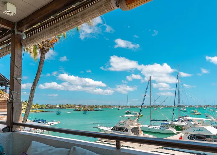 Beachfront Luxurious Stunning Sunset Boulevard Apartment, Grand Baie