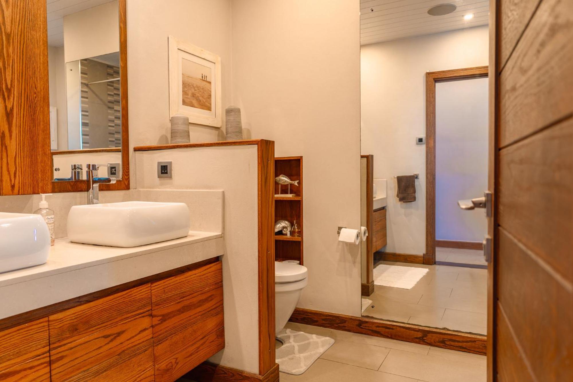 Beachfront Luxurious Stunning Sunset Boulevard Apartment, *