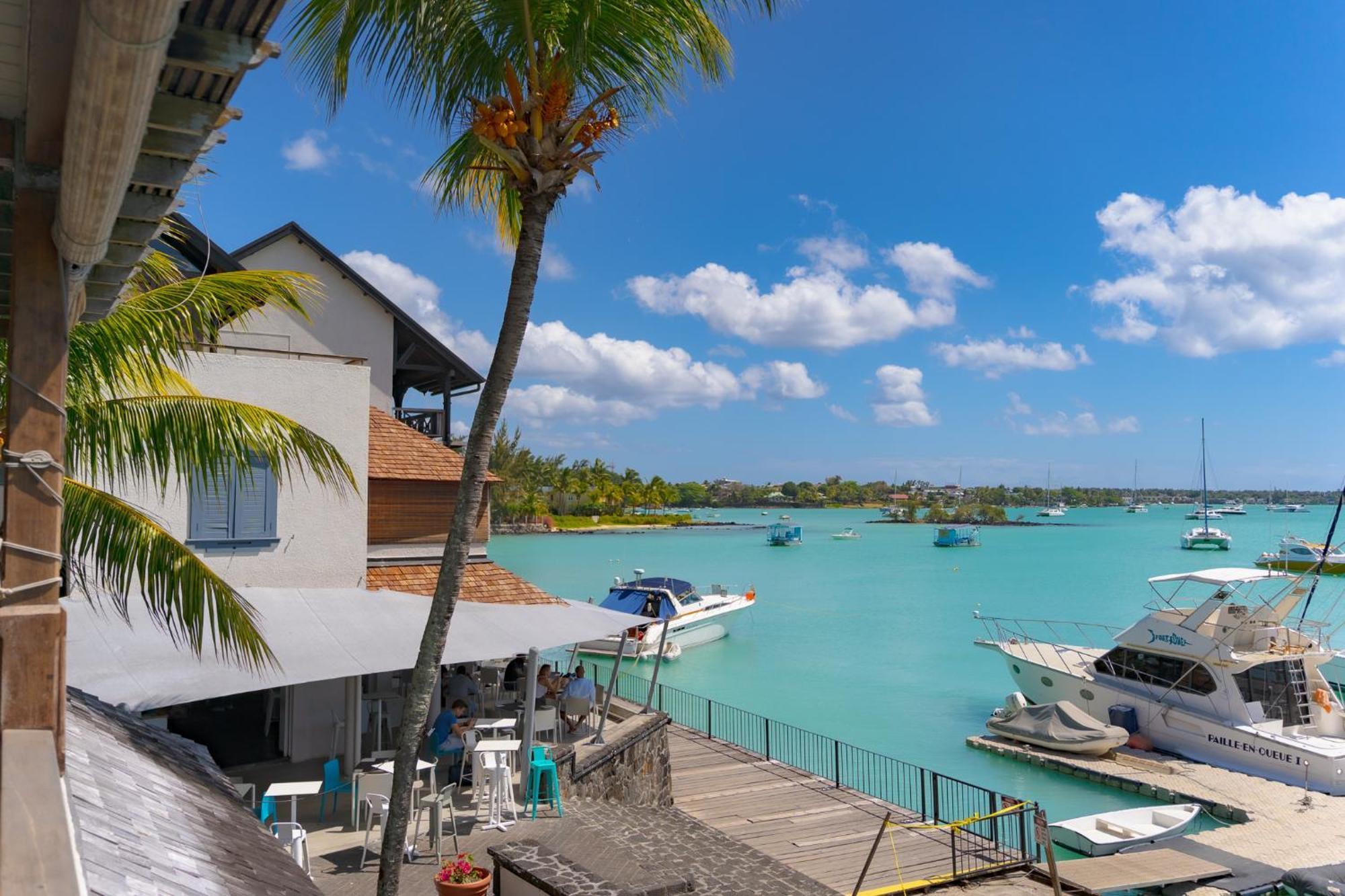 Beachfront Luxurious Stunning Sunset Boulevard Apartment, *