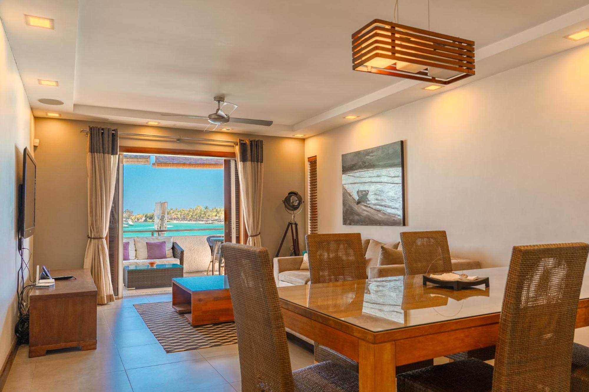 Beachfront Luxurious Stunning Sunset Boulevard Apartment, Appartement Grand Baie