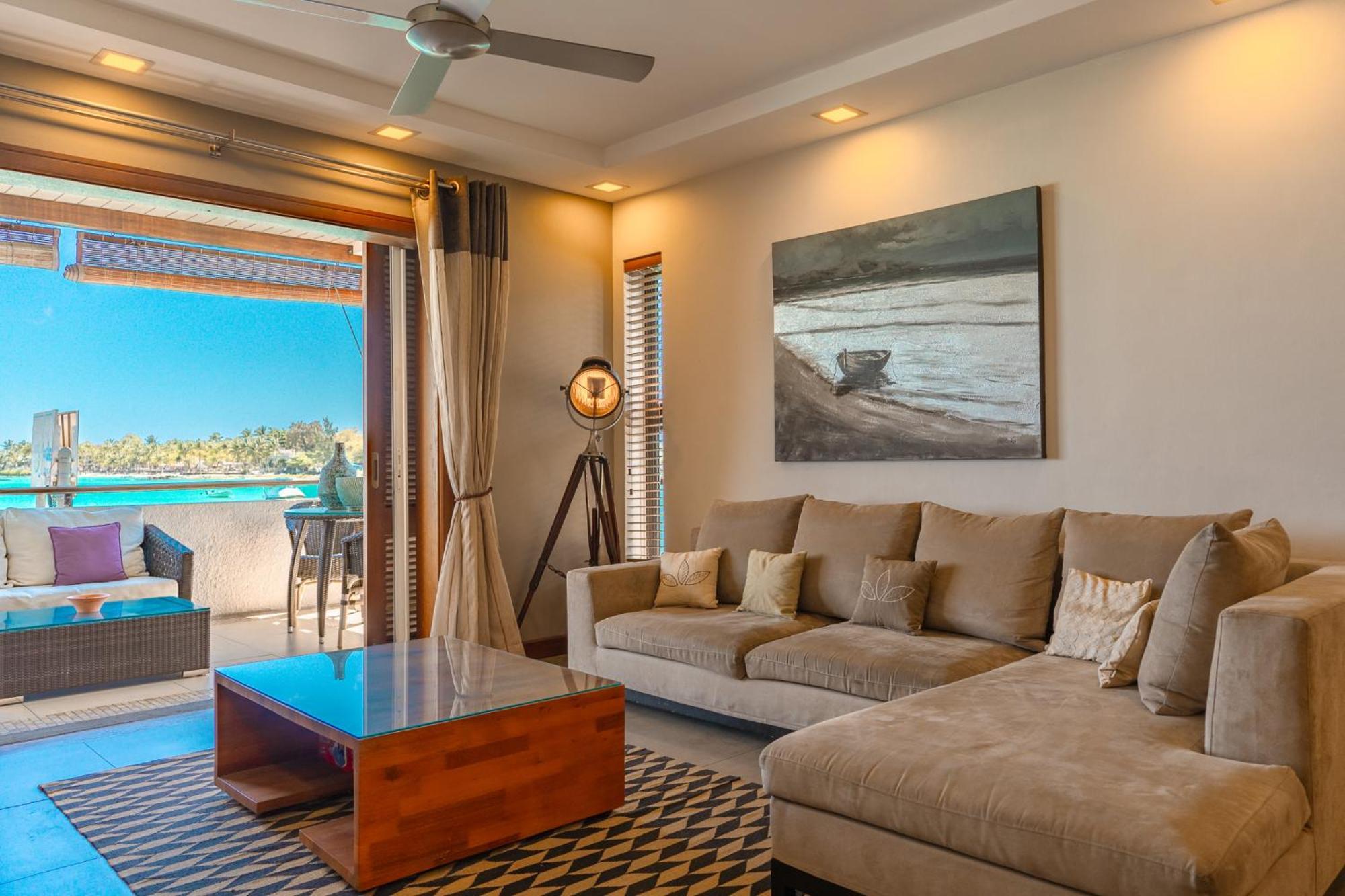 Beachfront Luxurious Stunning Sunset Boulevard Apartment,
