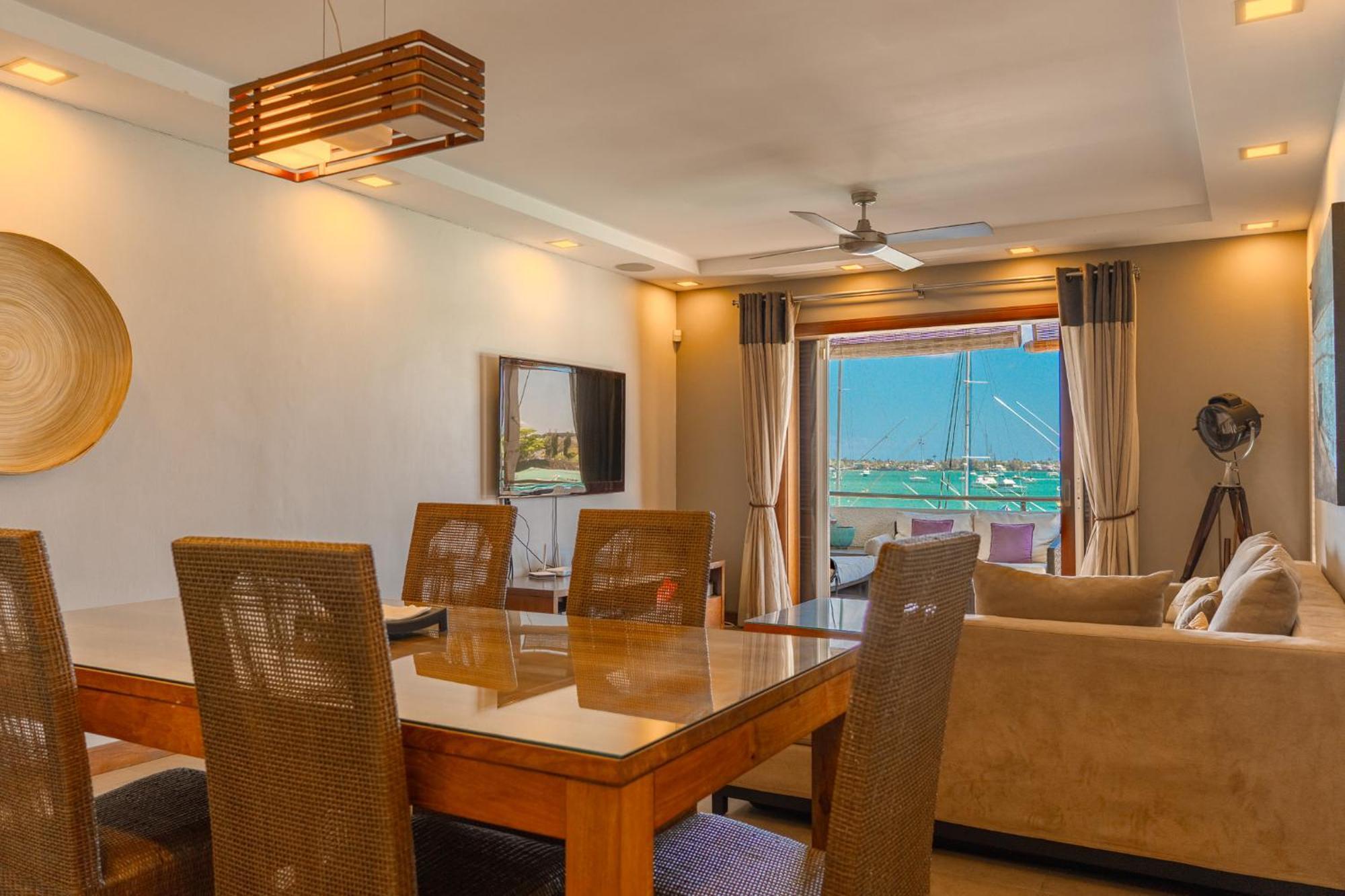 Beachfront Luxurious Stunning Sunset Boulevard Apartment, Apartment *