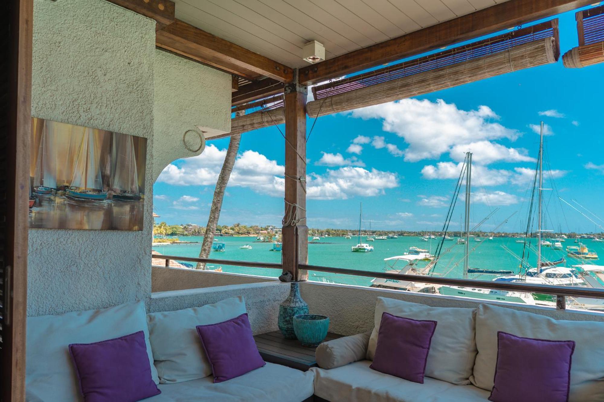 Beachfront Luxurious Stunning Sunset Boulevard Apartment, *